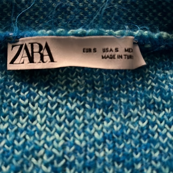 Zara sweater with pearl buttons - Picture 2 of 4